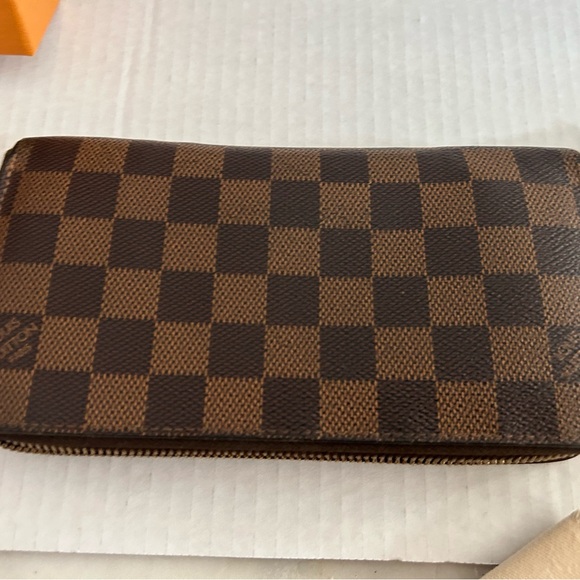 Louis Vuitton Brown Damier Ebene Zippy Wallet - Picture 8 of 13